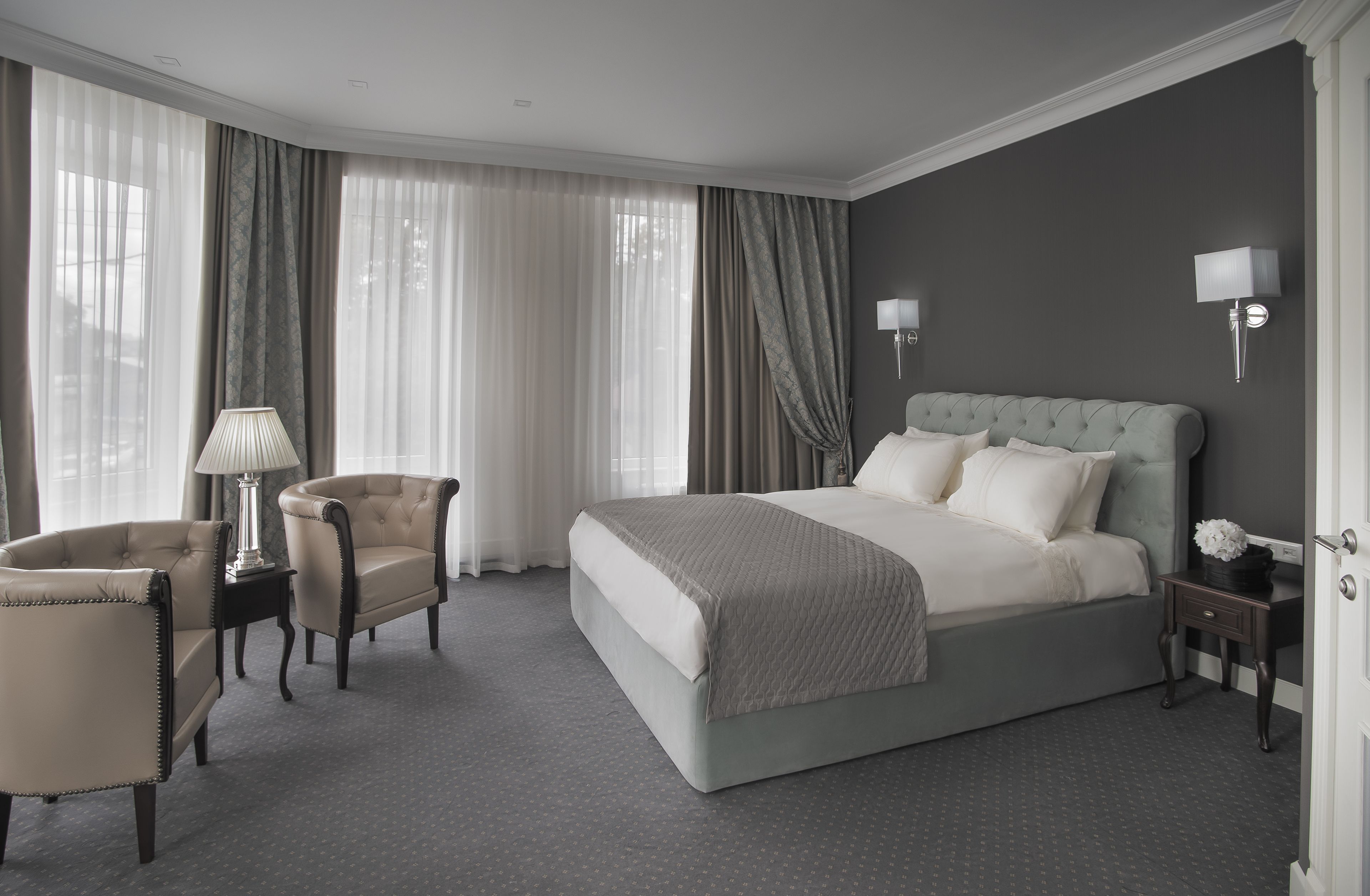 deluxe room, 1 king bed | minibar, in-room safe, soundproofing, free wifi