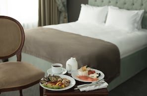 Deluxe Room, 1 King Bed | In-room dining - London Boutique Hotel (Chisinau)