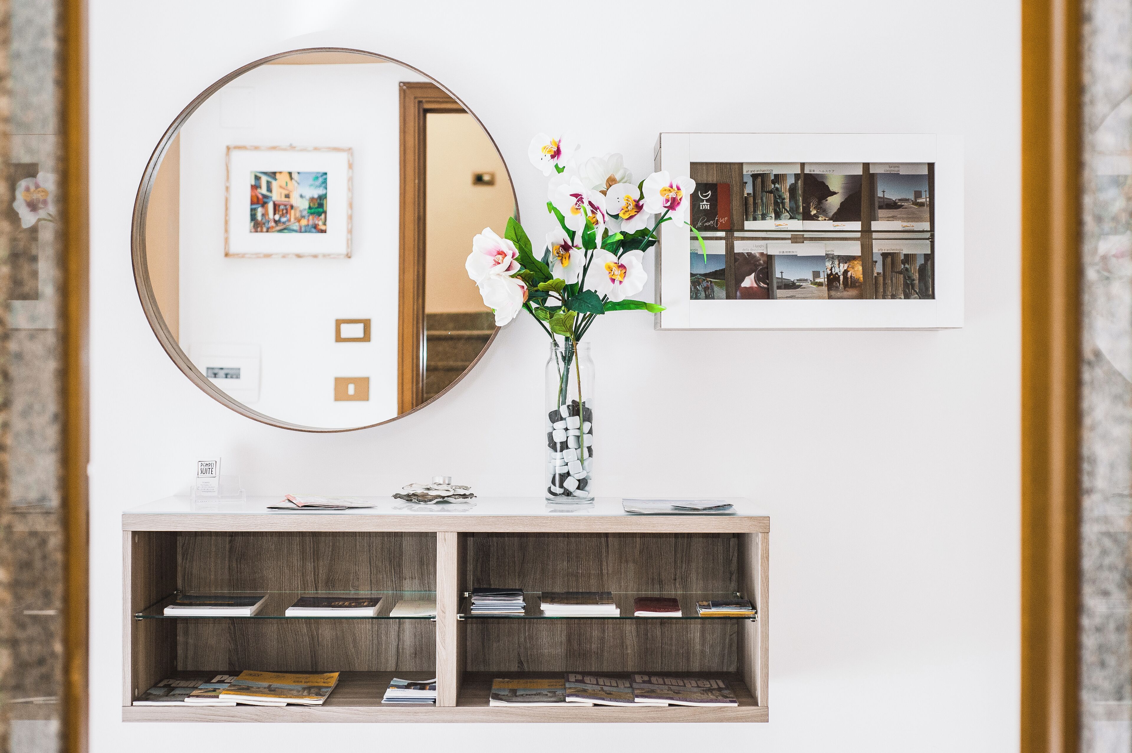 Superior-Apartment, 1 Schlafzimmer, Terrasse, Stadtblick (Martina) | Wohnbereich | 40-Zoll-Flachbildfernseher mit Digitalempfang, Fernseher