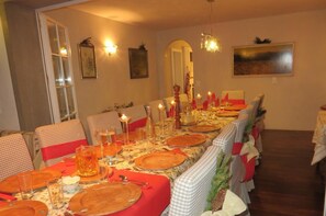 Villa, 6 Schlafzimmer | Essbereich im Zimmer