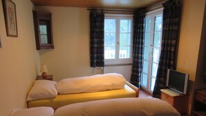 Villa, 6 Bedrooms | 6 bedrooms, premium bedding, cribs (free), WiFi (free) - Eugenia Haus (Engelberg)
