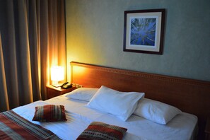 Presidential-Suite, 2 Schlafzimmer, Raucher, Stadtblick | Zimmersafe, Schreibtisch, Verdunkelungsvorhänge, Bügeleisen/Bügelbrett