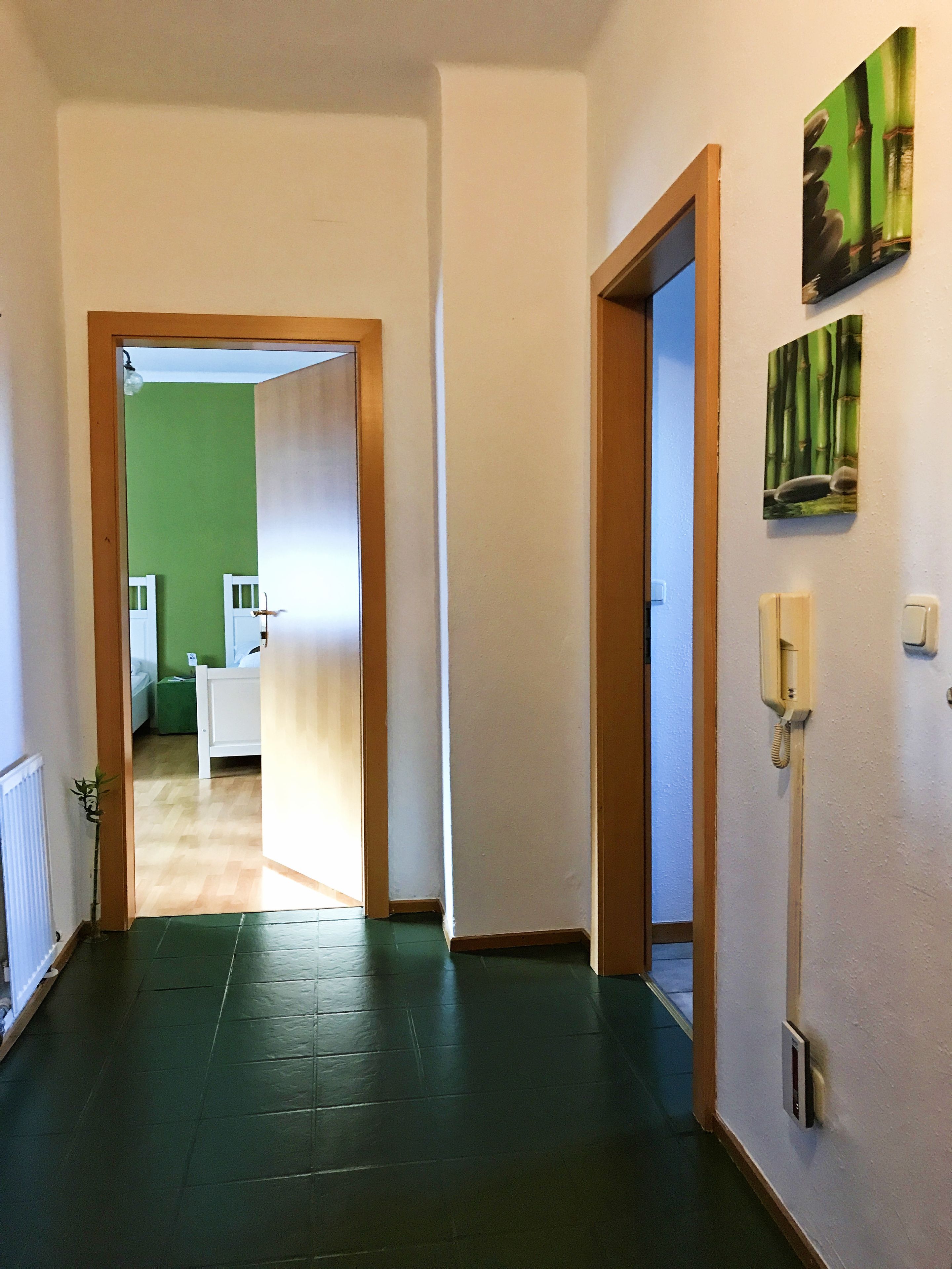 Apartemen Comfort, pemandangan kota | Meja kerja, setrika/meja setrika, dan tempat tidur bayi gratis