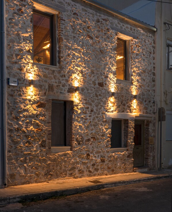 Front of property - Evans House (Chania)