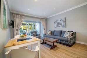 Suíte superluxo, 2 quartos, para não fumantes, vista para o jardim | Opções para refeição no quarto