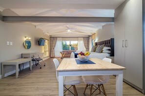 Superior Double Room | In-room dining