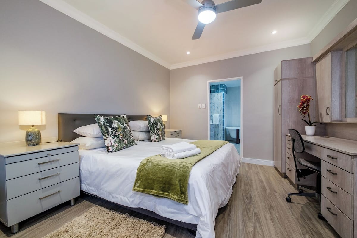 1 habitación, sábanas de algodón egipcio y ropa de cama de alta calidad