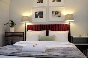 Queen with en suite, bath & shower | Rollaway beds, free WiFi
