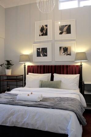Queen with en suite, bath & shower | Rollaway beds, free WiFi