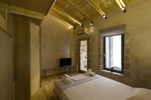 2 chambres, coffres-forts dans les chambres, ameublement personnalisé