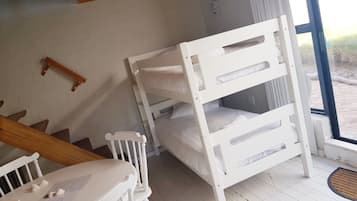 Comfort House, Multiple Bedrooms, Ocean View, Beachfront | Free WiFi, bed sheets