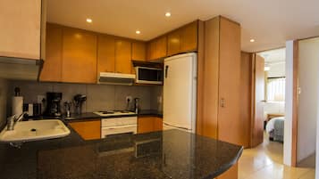 Luxury-Apartment, 3 Schlafzimmer | Eigene Küche | Großer Kühlschrank, Mikrowelle, Ofen, Herdplatte