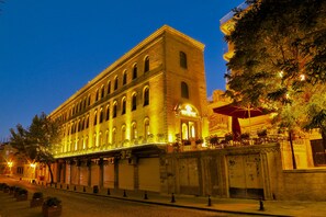 Façade de l’hébergement - soirée/nuit