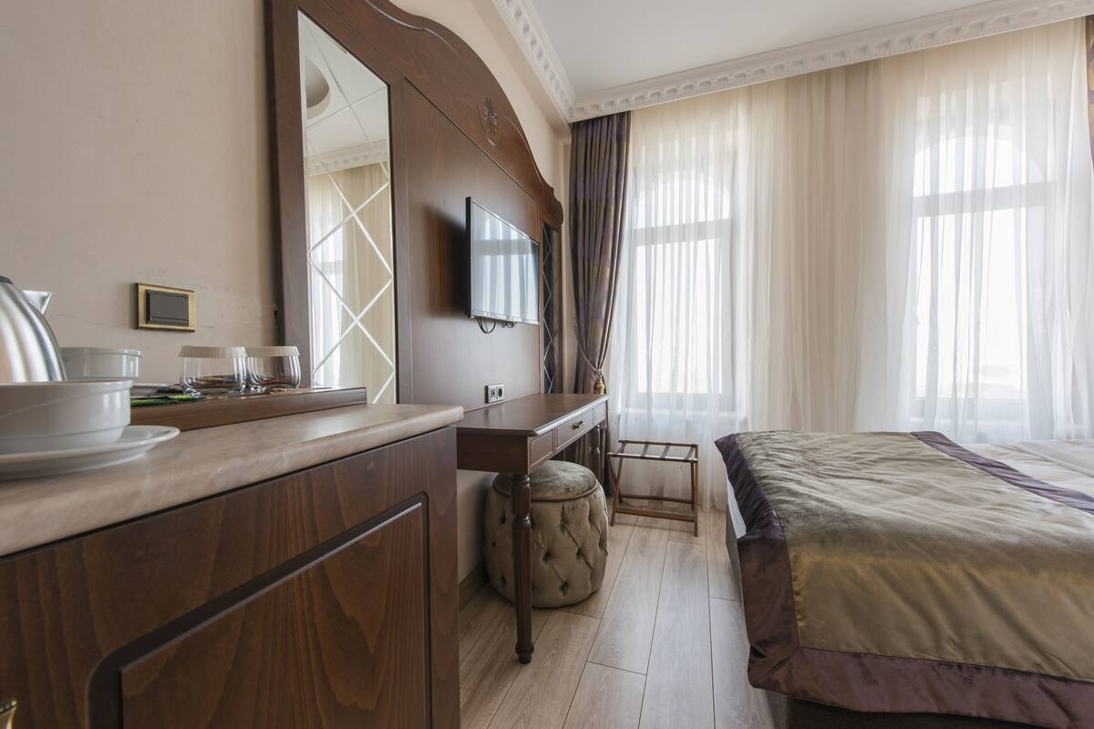 economy room | 1 bedroom, minibar, in-room safe, free wifi