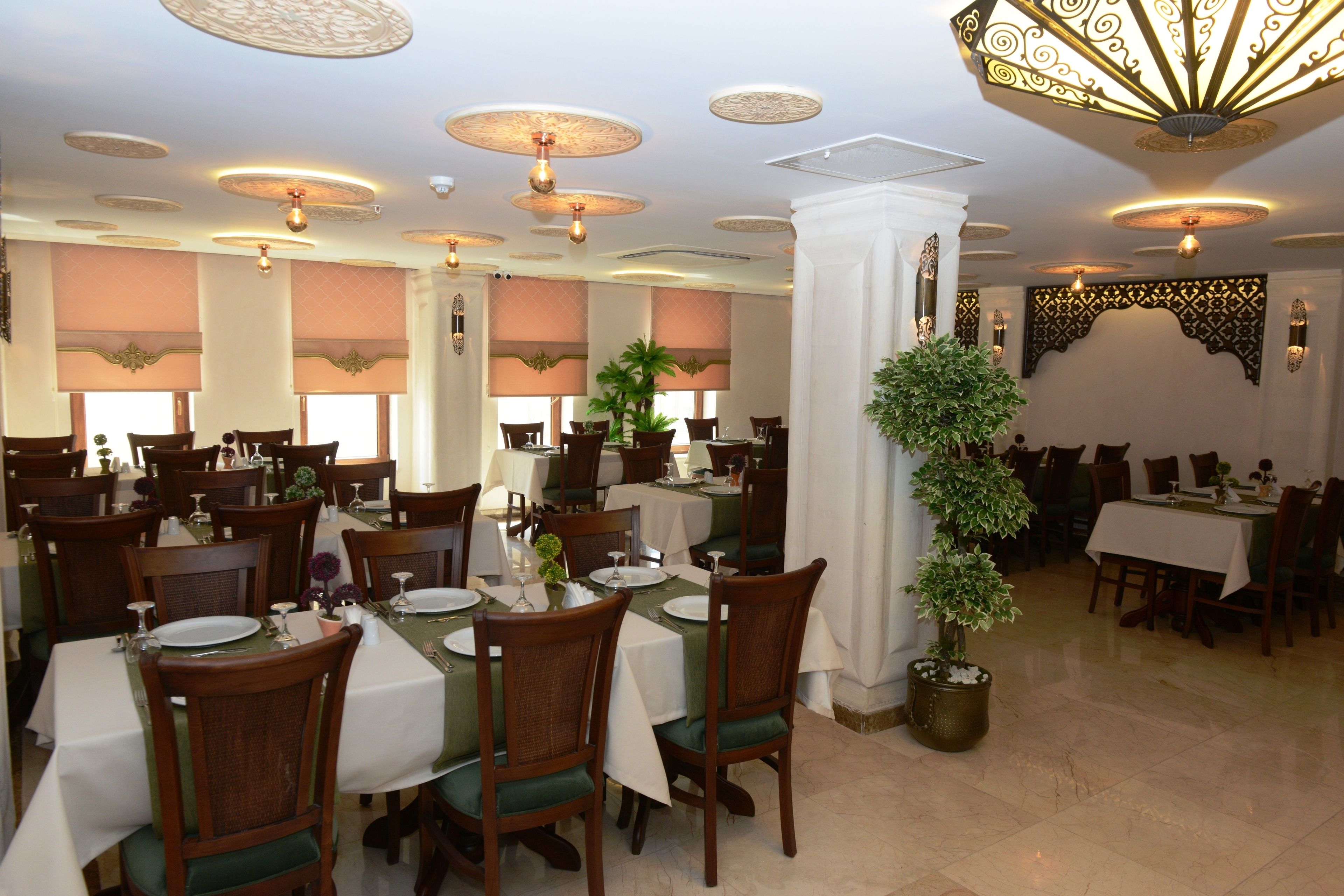 breakfast, lunch and dinner served