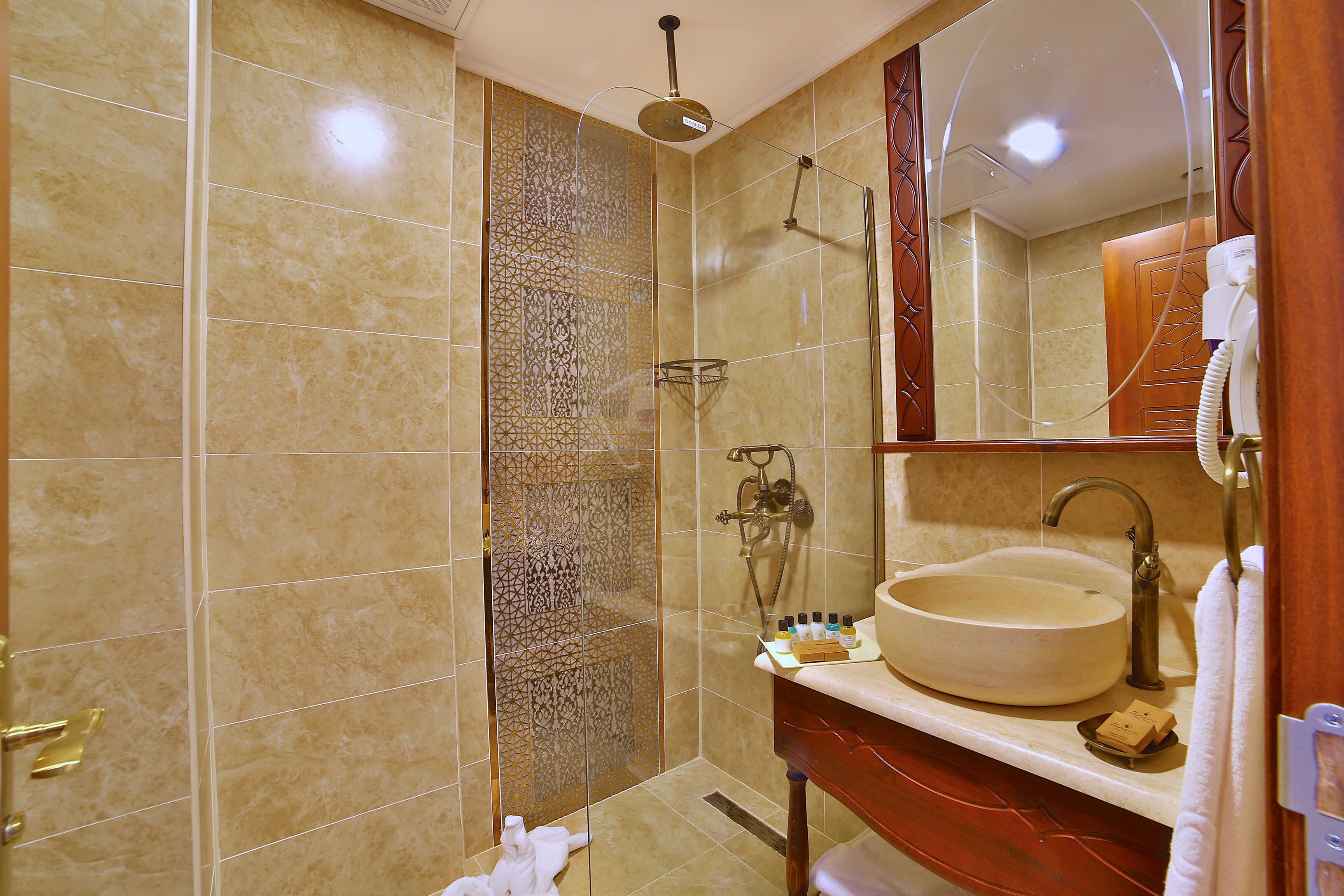standard room (no view) | bathroom | shower, free toiletries, hair dryer, slippers
