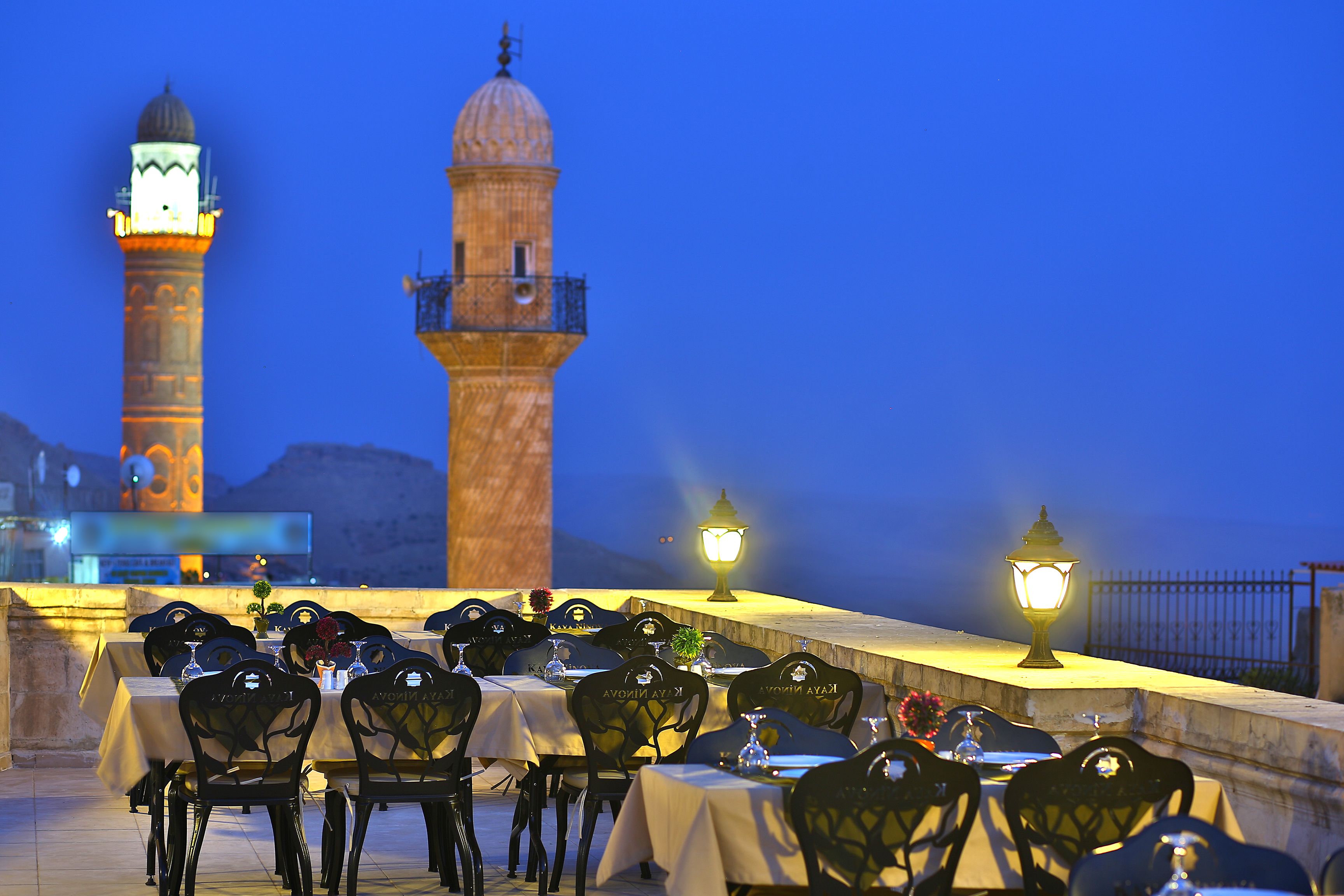 breakfast, lunch and dinner served