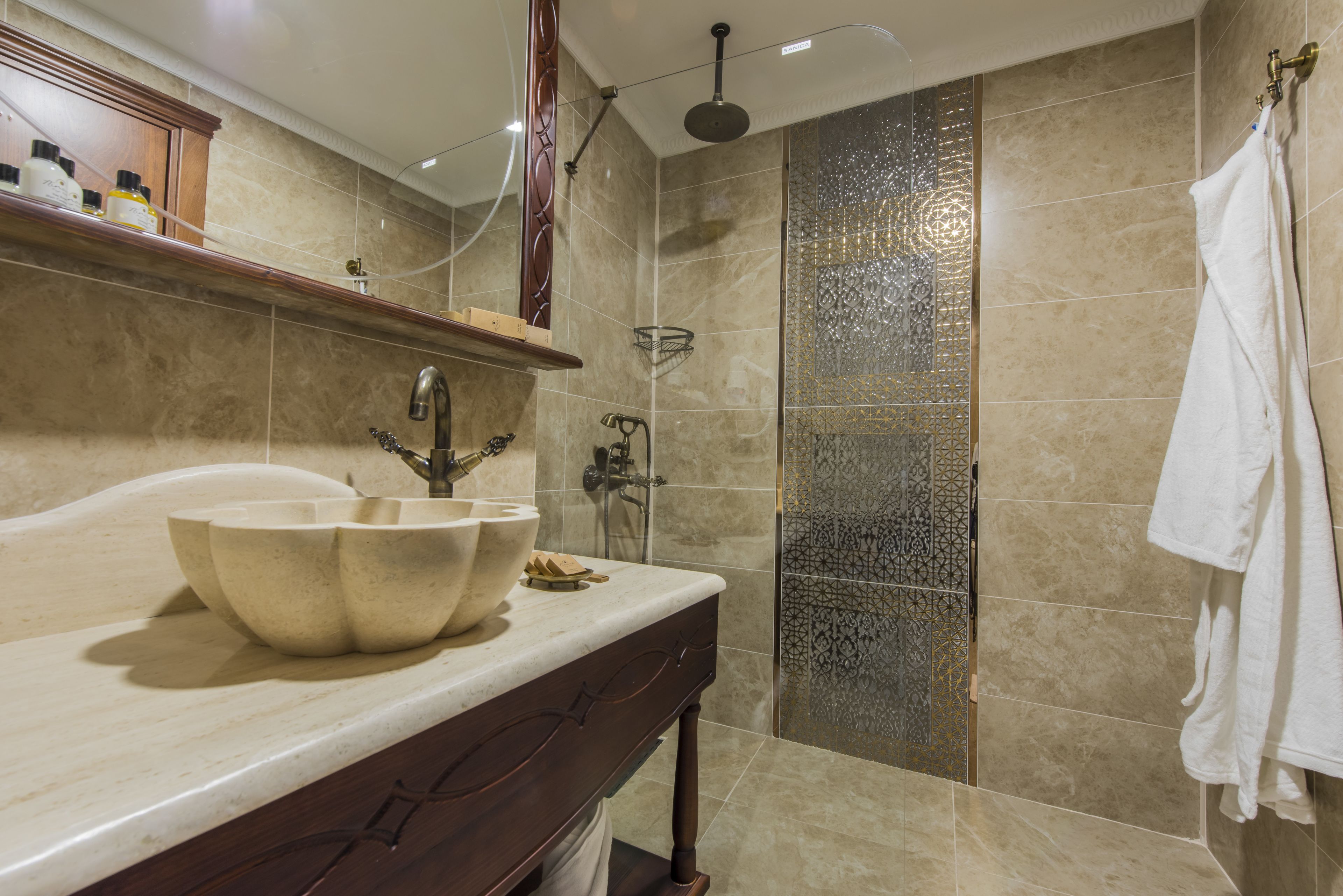 standard room (no view) | bathroom | shower, free toiletries, hair dryer, slippers