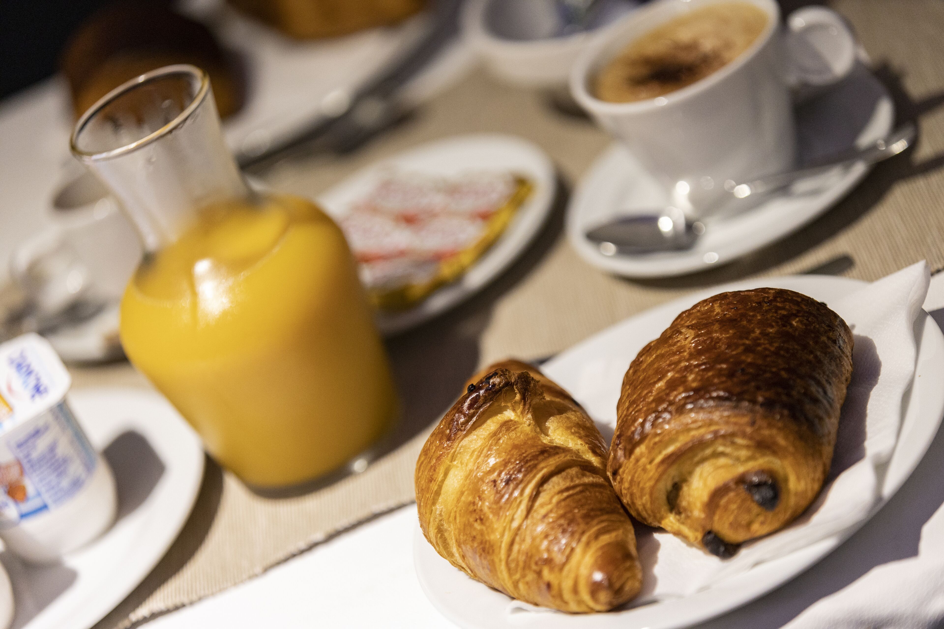 Daily continental breakfast (EUR 10 per person)