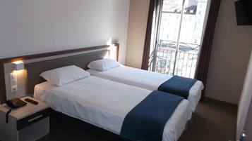 1 Schlafzimmer, hochwertige Bettwaren, Verdunkelungsvorhänge