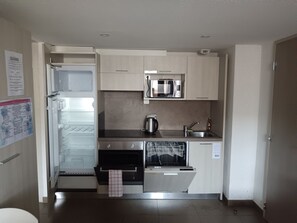 Televisión de pantalla plana de 80 cm con canales digitales 