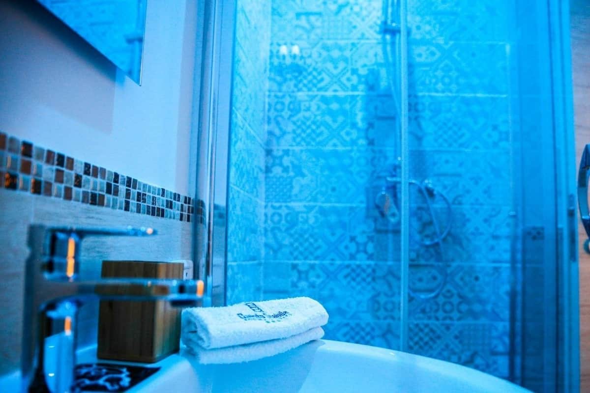 Trippelrum | Badrum | Dusch, gratis toalettartiklar, hÄrtork och bidé