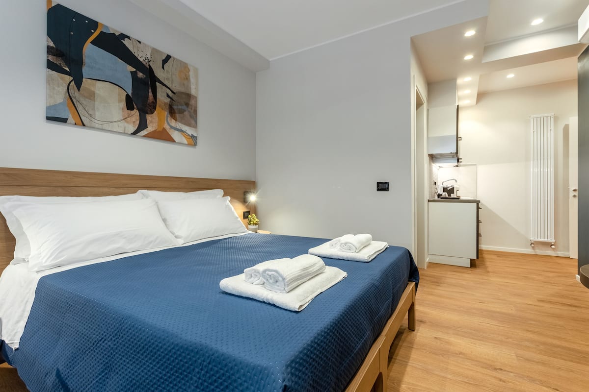 Lyxstudio | 1 sovrum, sÀngtillbehör av högsta kvalitet, minibar och skrivbord