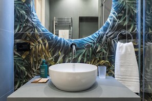 Studio Familial | Salle de bain | Douche, articles de toilette gratuits, sĂšche-cheveux, bidet