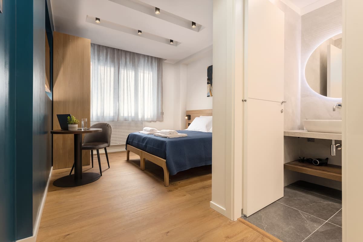 Lyxstudio | 1 sovrum, sÀngtillbehör av högsta kvalitet, minibar och skrivbord