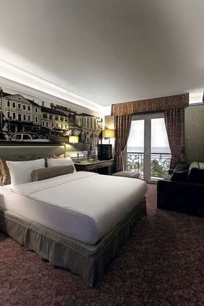 Deluxe Room, Balcony, Sea View | Minibar, in-room safe, desk, soundproofing - Mell Hotel (Trabzon)