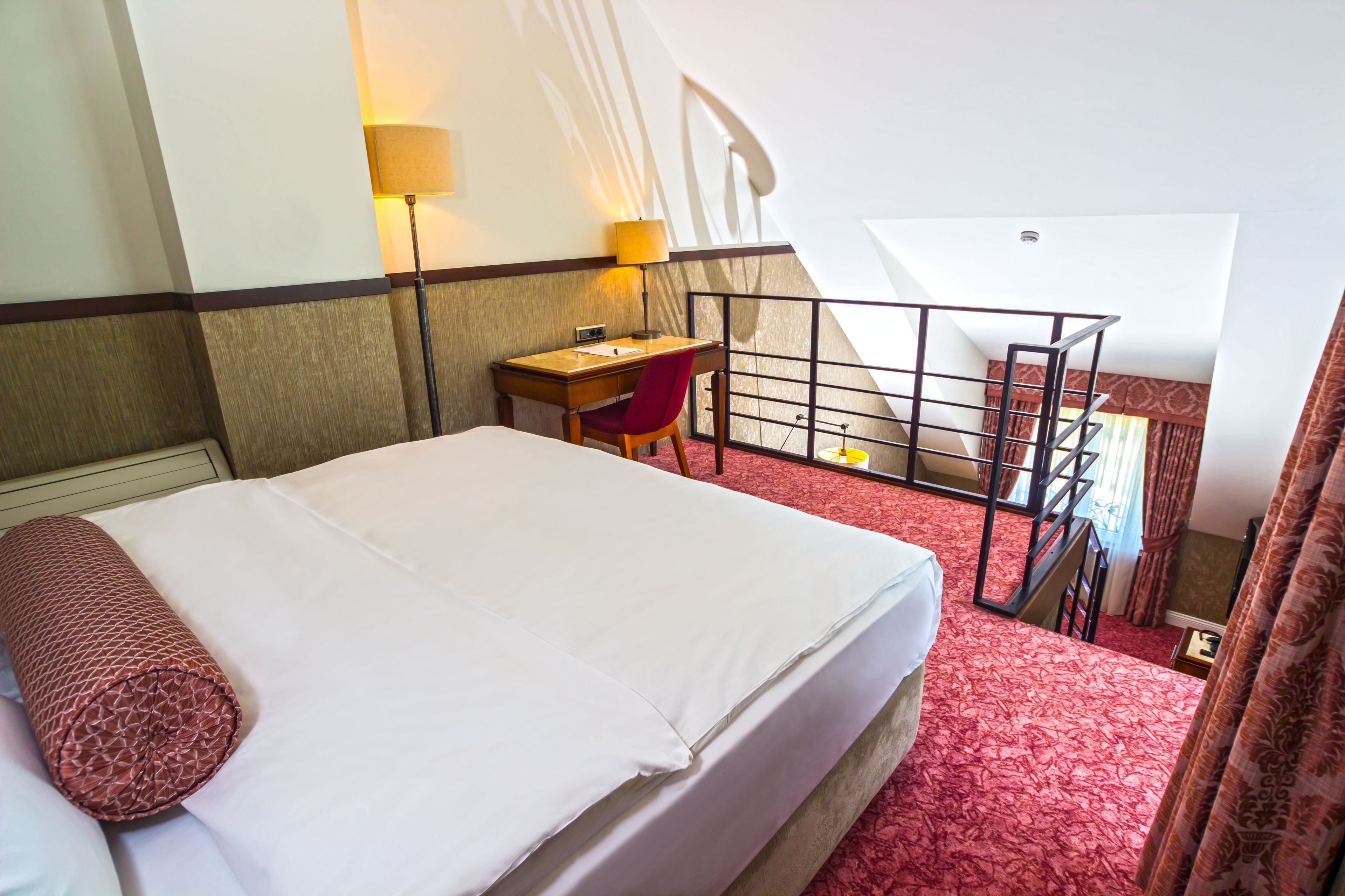 room | 1 bedroom, minibar, in-room safe, desk