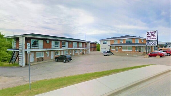 Front of property - Chalet Inn Motel (Dryden)