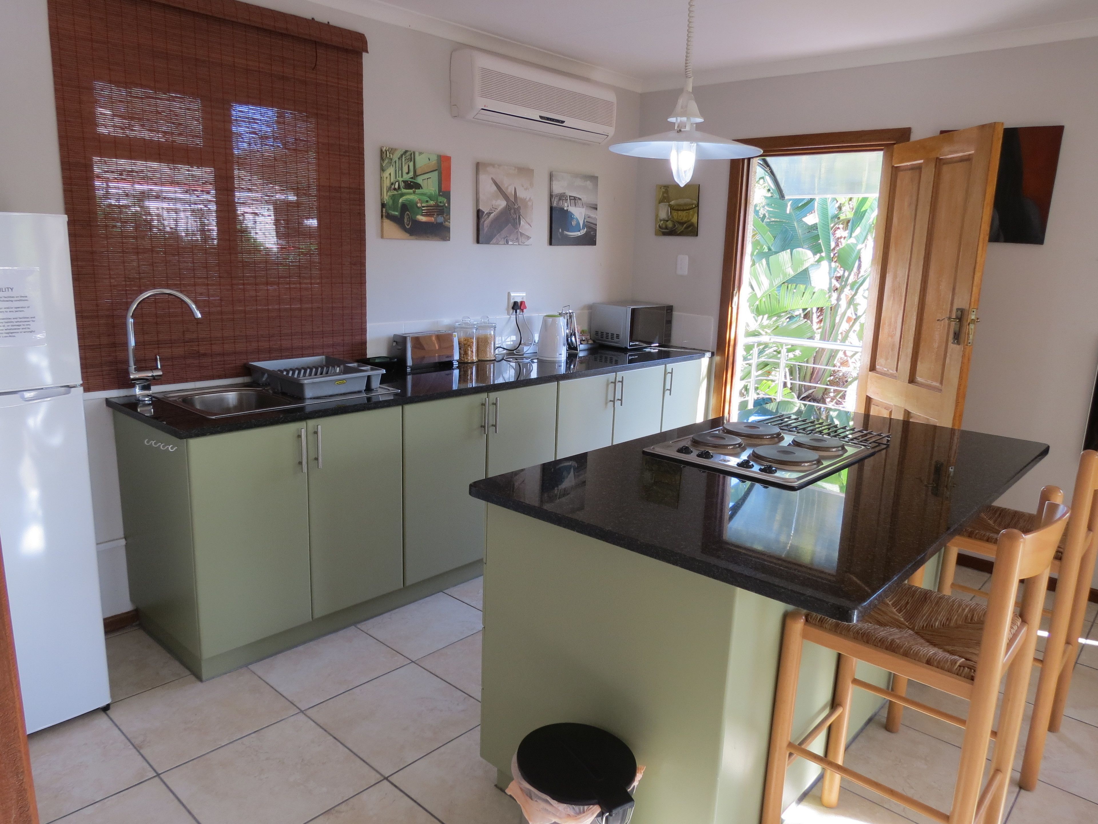 The Flatlet | Private kitchen | Full-size fridge, microwave, coffee/tea maker, toaster