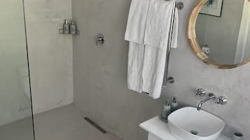 Deluxe Suite | Bathroom