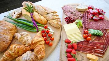 Petit déjeuner compris tous les jours