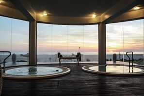 Indoor spa tub