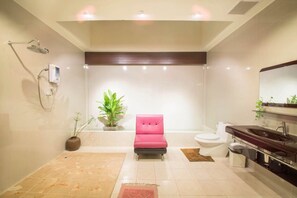 Standard Double Room | Bathroom | Shower, free toiletries, towels - Banter Resort (Buriram)