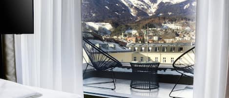 Tweepersoonskamer, balkon, uitzicht op bergen | Terras