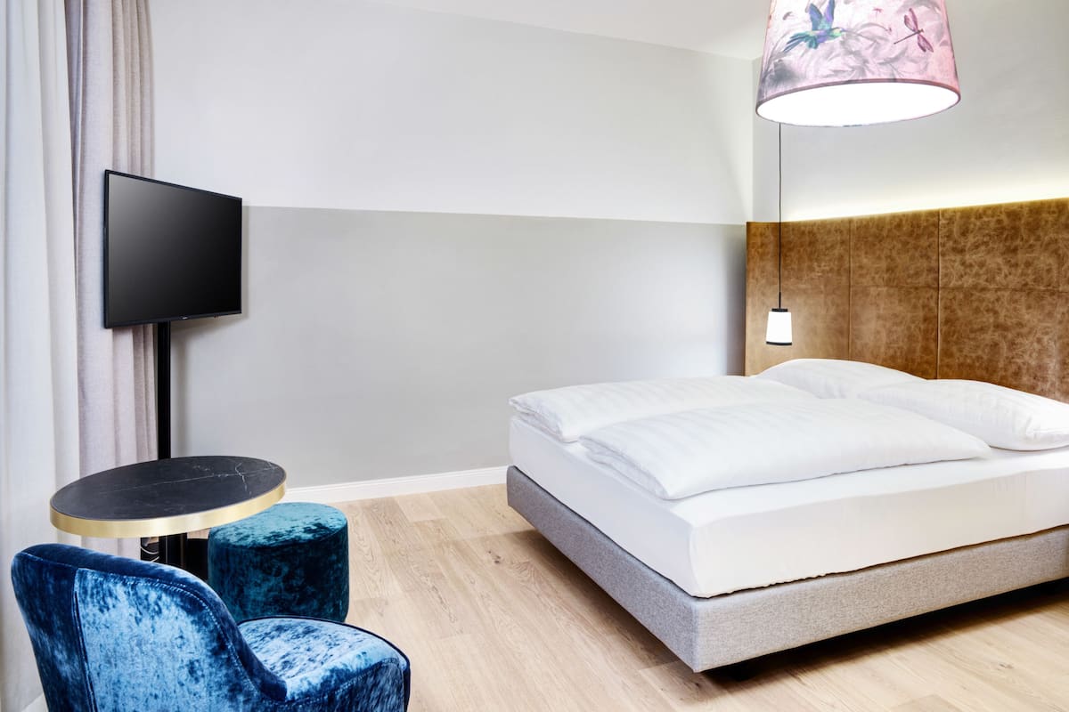 Tweepersoonskamer (no view) | Luxe beddengoed, een kluis op de kamer, geluiddichte muren