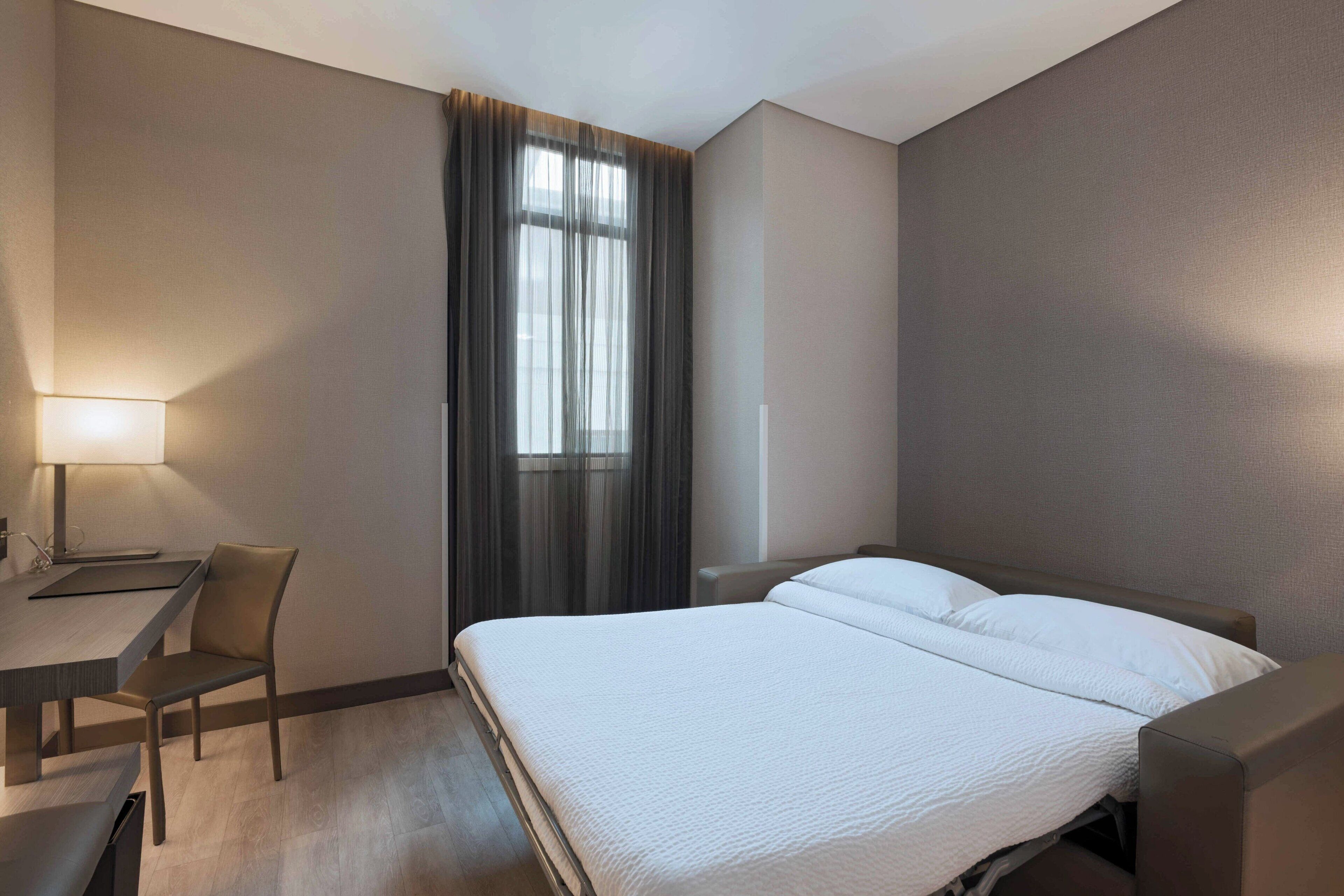 room, 1 king bed, non smoking | in-room safe, desk, blackout curtains, soundproofing