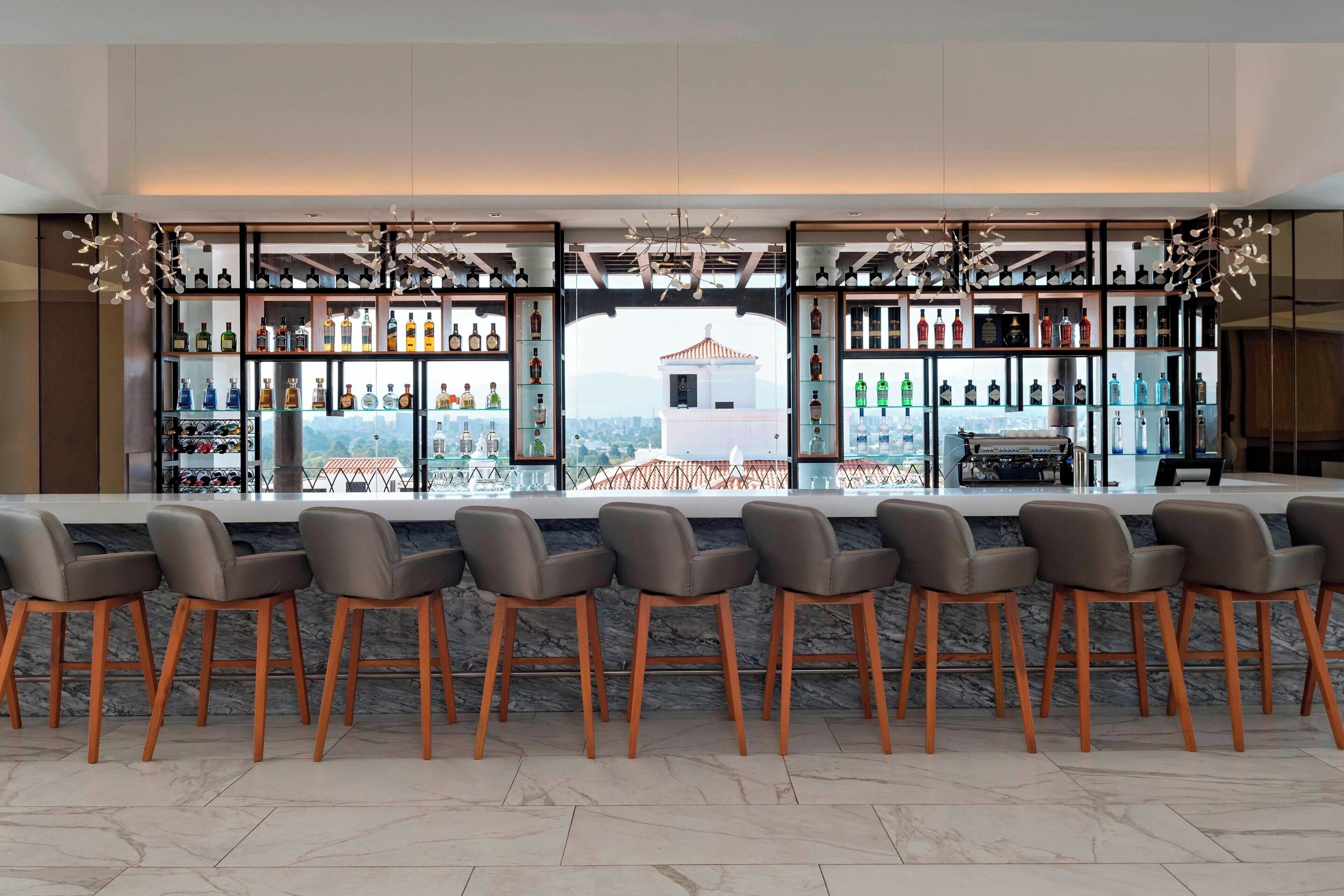 Frukost, lunch och middag serveras