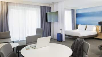 Superior suite, 1 queensize bed met slaapbank | Een minibar, een kluis op de kamer, verduisterende gordijnen