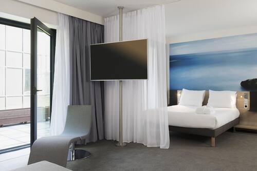 Suite Superior, 1 letto queen con divano letto | Minibar, una cassaforte in camera, tende oscuranti, insonorizzazione