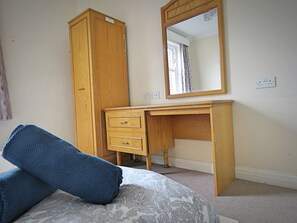 Flat | Iron/ironing board, free WiFi, bed sheets