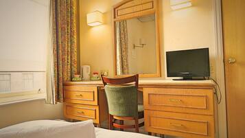 Twin Room | Room amenity