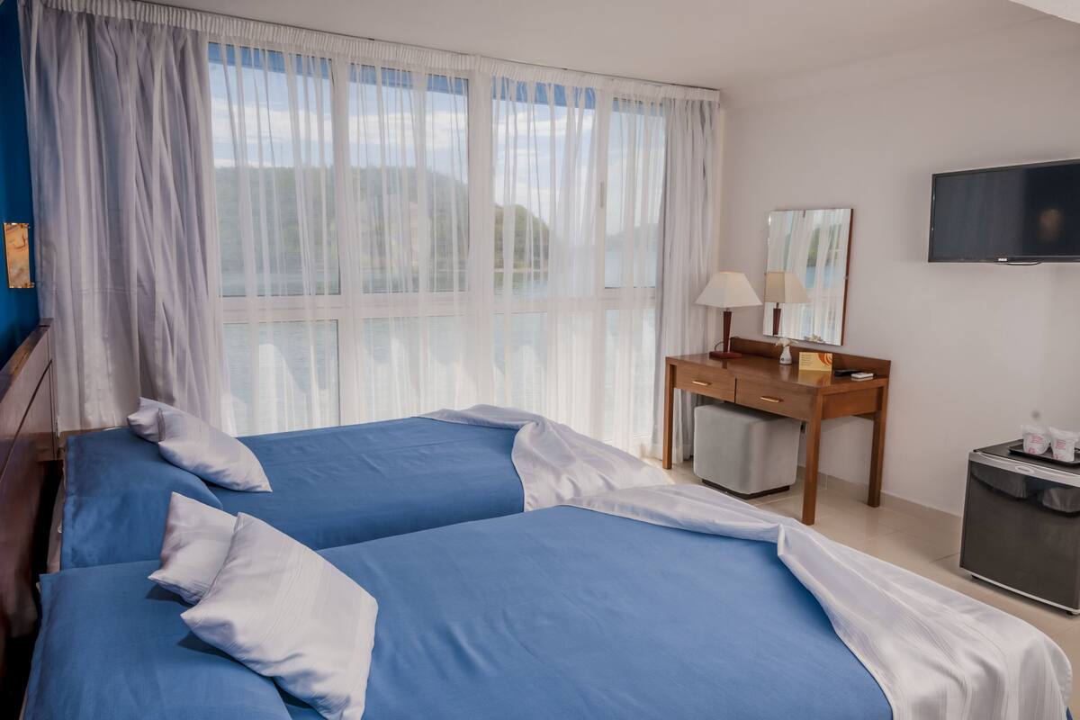 Chambre Standard double | Coffre-fort, bureau, espace de travail pour ordinateurs portables