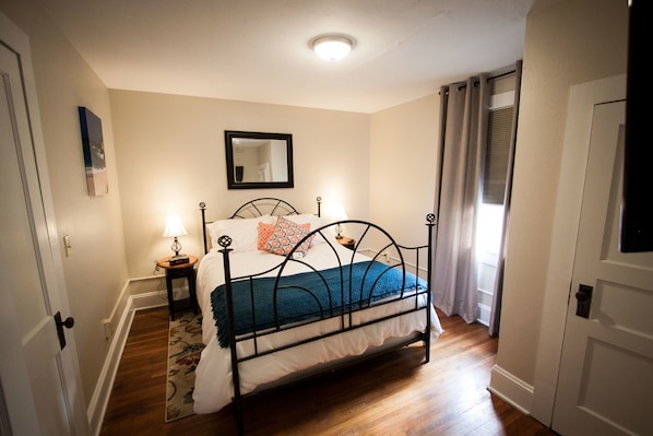 Apartment, 1 Queen Bed with Sofa bed, Kitchenette (205) | Individuell dekoriert, individuell eingerichtet