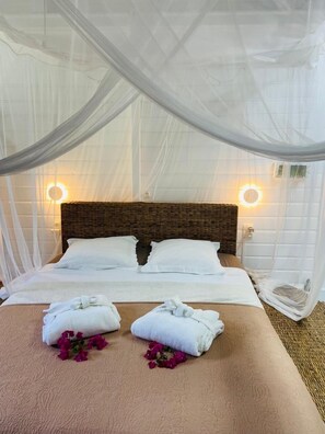 Cabaña exclusiva, hidromasaje, vista al jardín (Cabanon Adam et Eve) | Ropa de cama hipoalergénica, minibar y decoración personalizada 