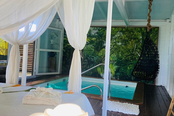 Deluxe huisje, toegankelijk voor mindervaliden, en-suite badkamer (Cabanon Jardin d'Eden) | 1 slaapkamer, hypoallergeen beddengoed, een minibar