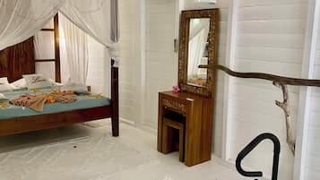 Cabin, Ensuite, Garden View (Cabanon Celeste) | 1 bedroom, hypo-allergenic bedding, minibar, individually decorated